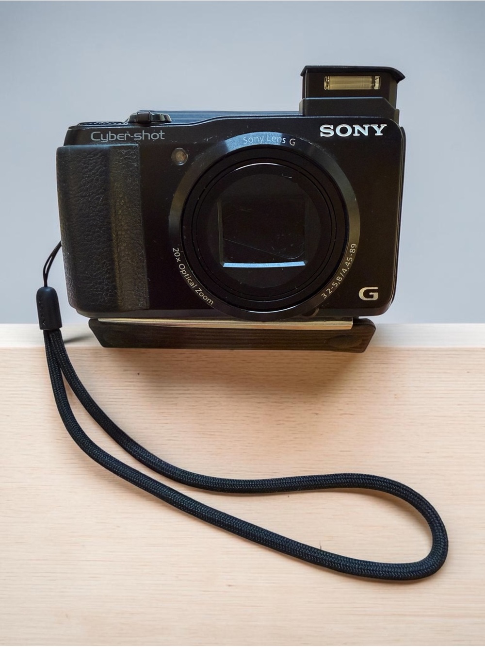 Sony Cyber Shot DSC-HX30V - 20x Optical Zoom - With Accessories Included - Picture 3 of 12